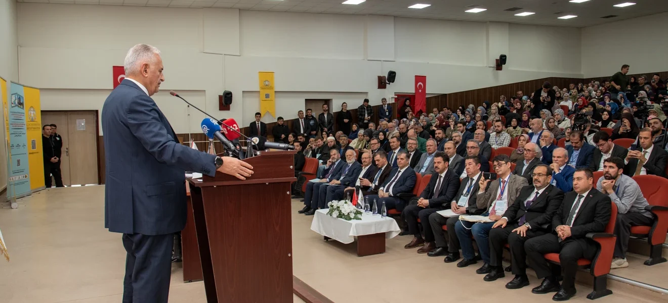 Binali yildirim maturidilik sempozyumu
